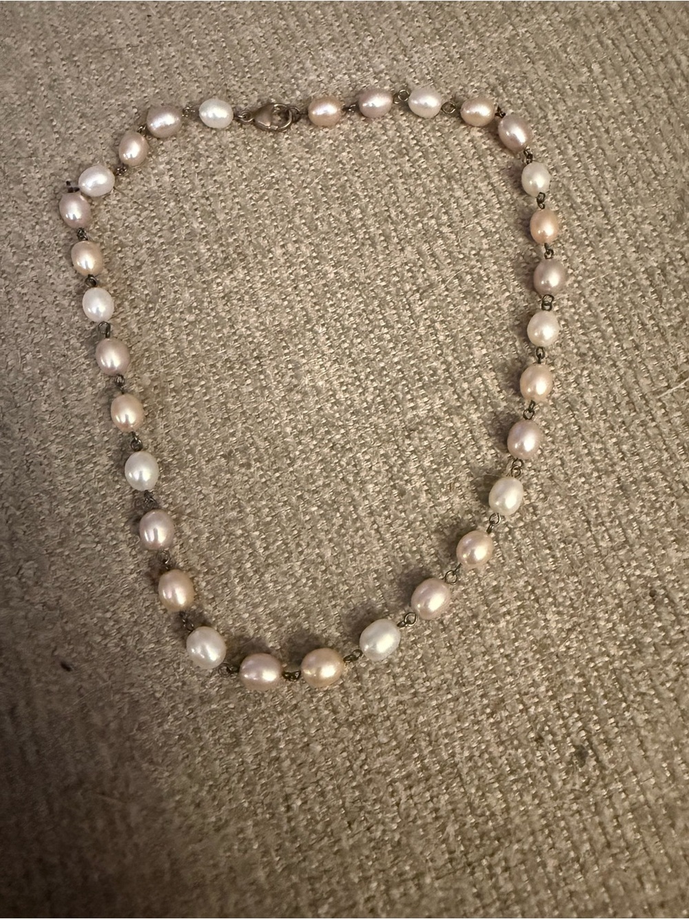 Pearl Necklace in White and Light Pink